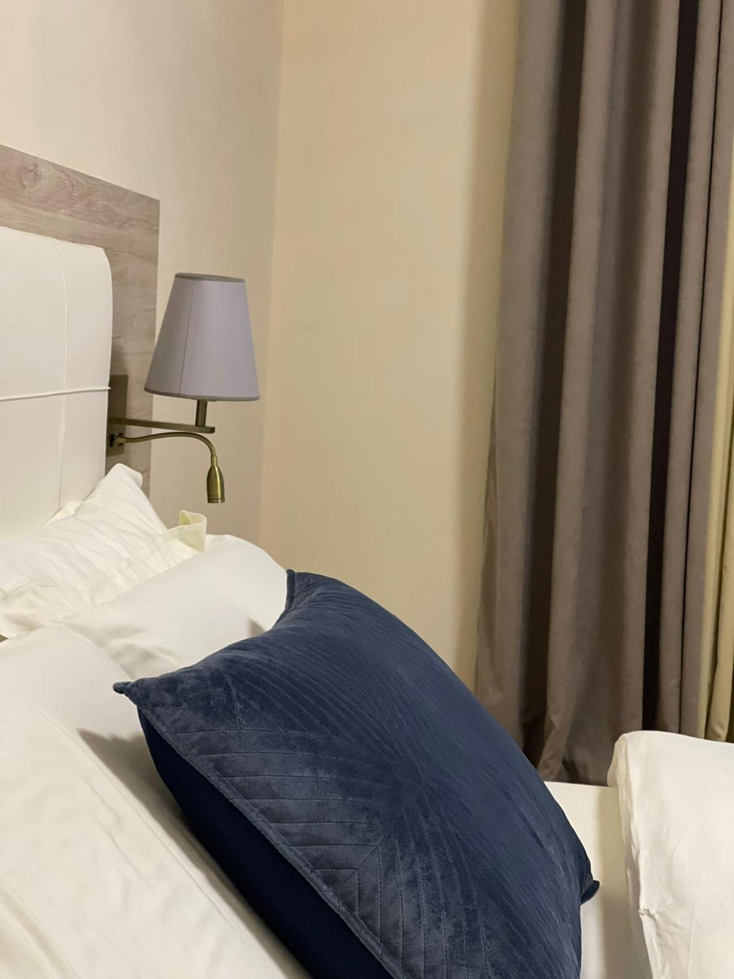 Hotel Vd Roleks Vlorë Eksteriør billede
